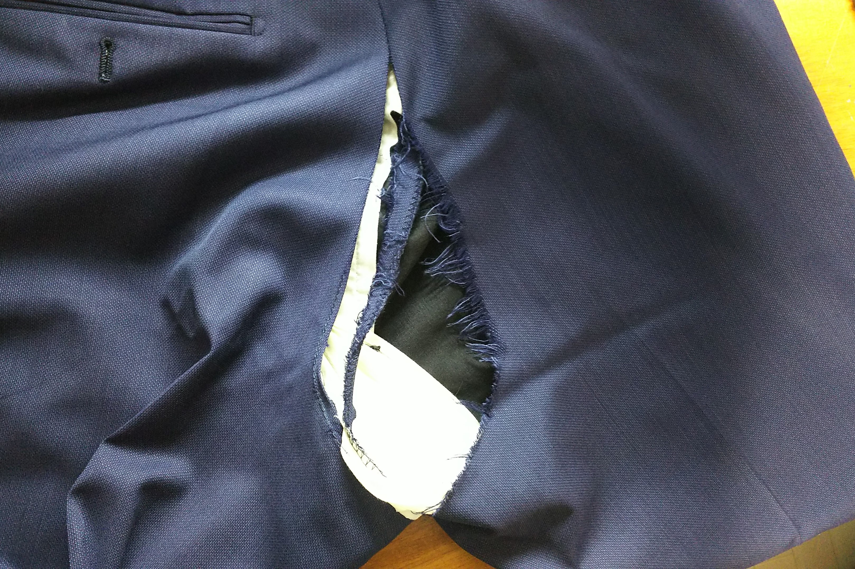 ズボンの股裂け 修理 | 修理のお勧め店紹介・リペアクリーニングドットコム